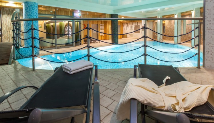 SWIMMING POOL AND SAUNA ZONE